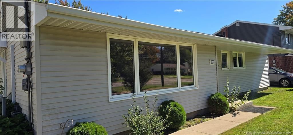 209 Dickson Boulevard, Moncton