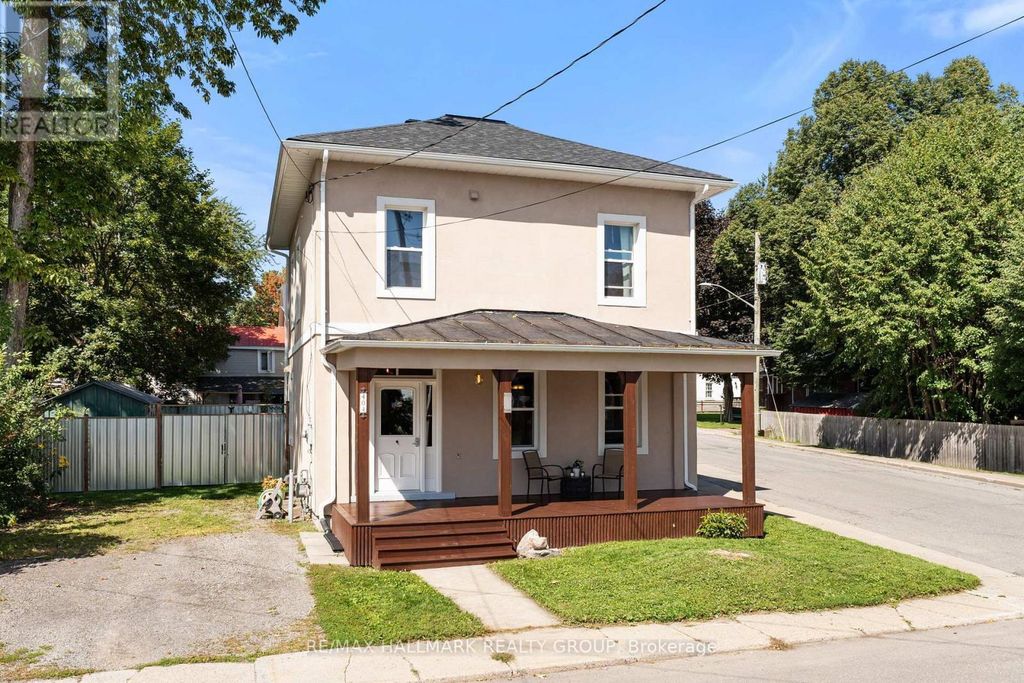 404 Henry Street W, Prescott