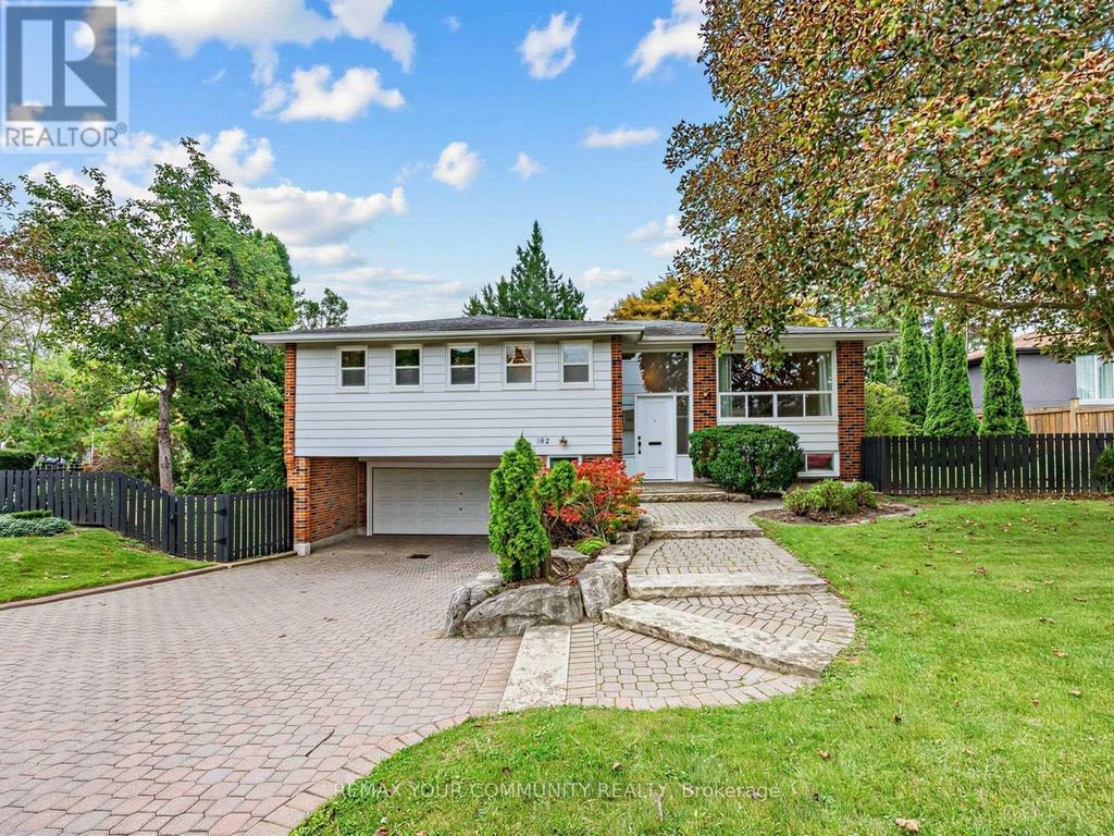 182 Bay Thorn Drive, Markham (royal Orchard)