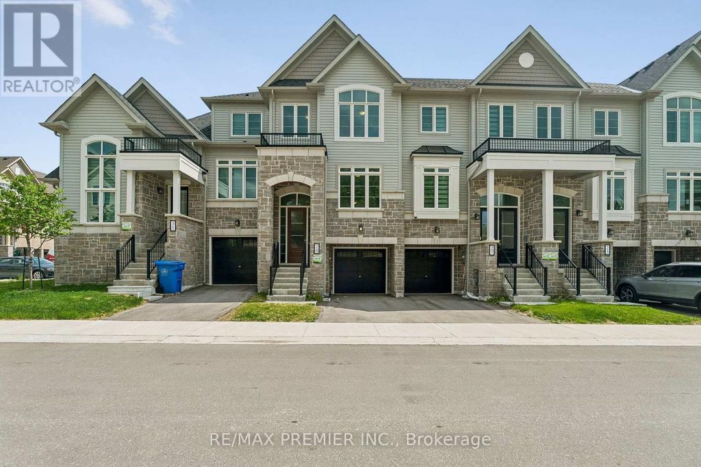 29 Lyall Stokes Circle, East Gwillimbury (mt Albert)