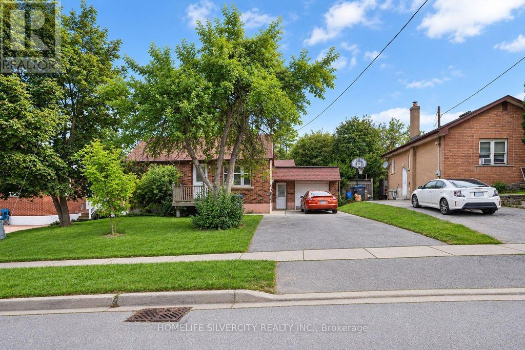 30 Woodward Avenue, Brampton (brampton North)