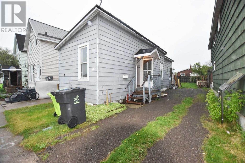 646 Portage Ln, Sault Ste. Marie