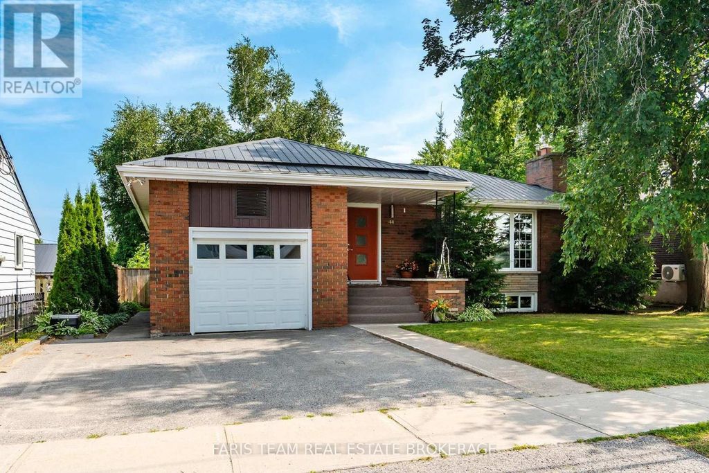 44 Jeffery Street, Penetanguishene