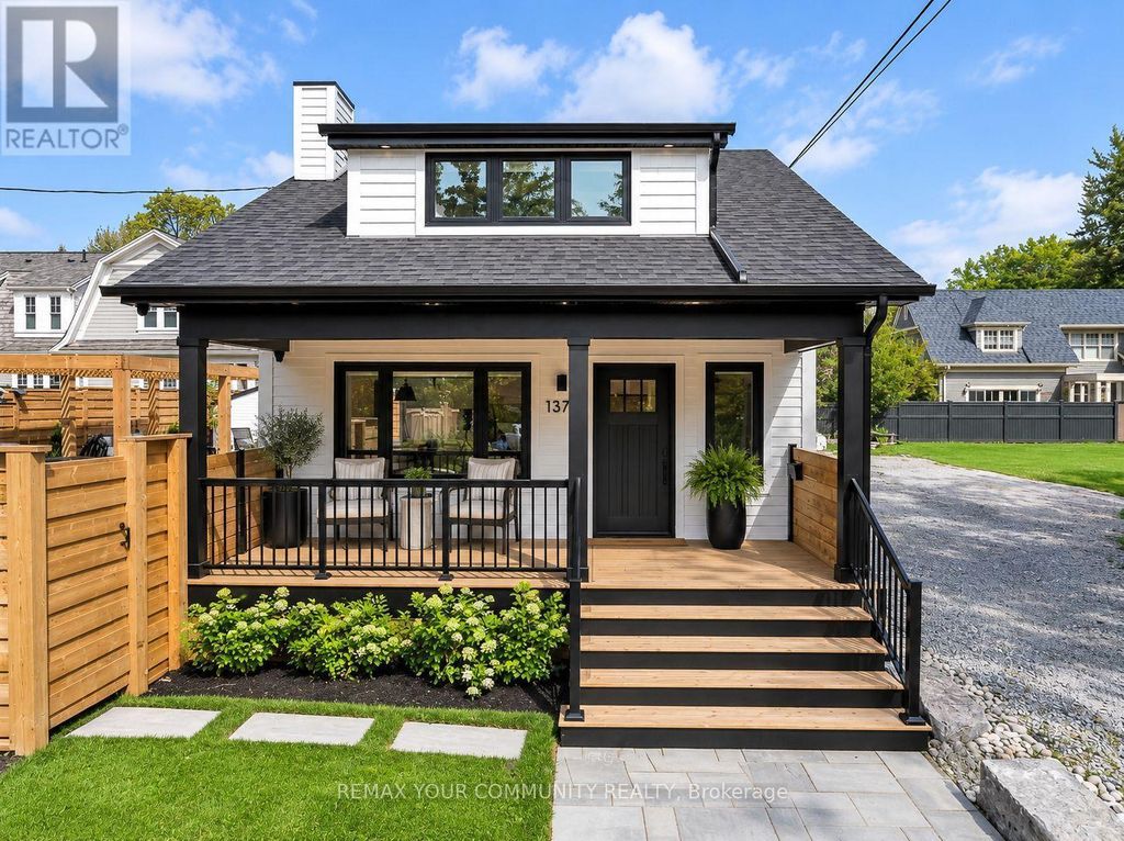 1379 Caroline Street, Burlington (brant)