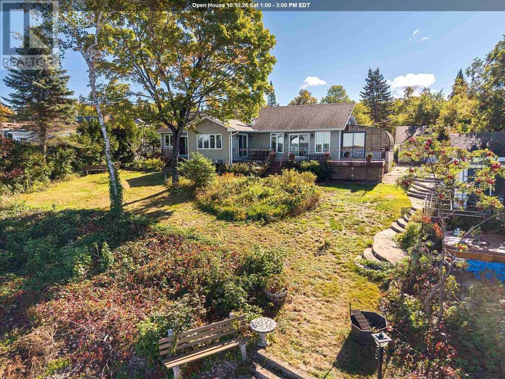 1944 Havilland Shores Dr, Goulais River