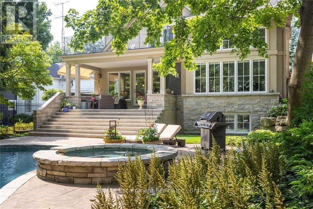 29 Howard Avenue, Oakville (oo Old Oakville)