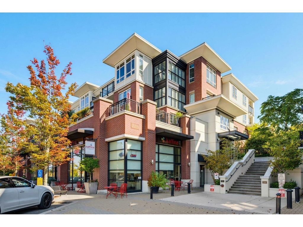 207 2950 King George Boulevard, Surrey