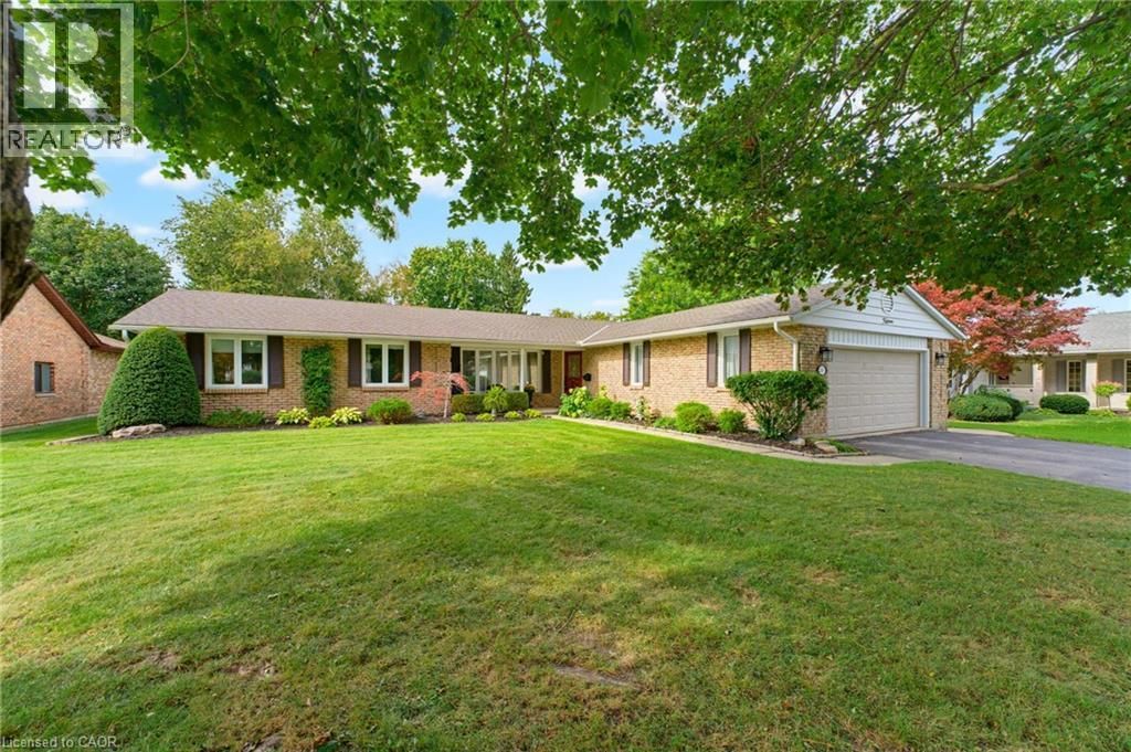 15 Mclaren Avenue N, Listowel