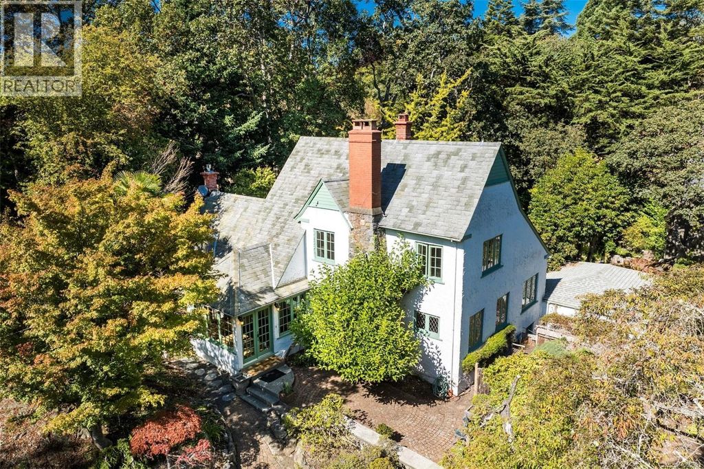 30 Beach Dr, Oak Bay