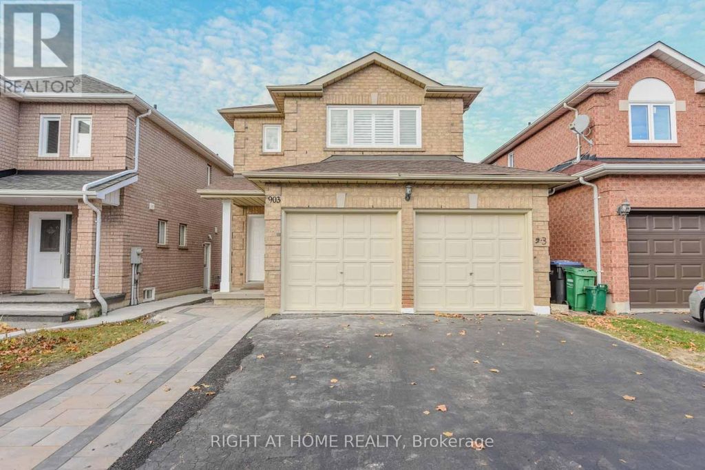903 Blyleven Boulevard, Mississauga (east Credit)