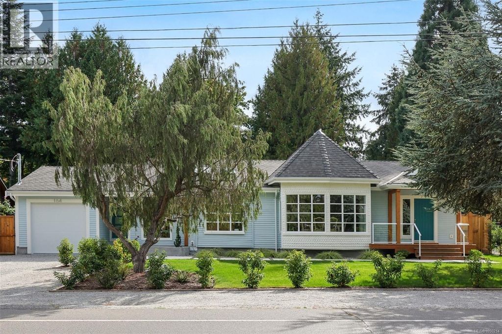 164 Crescent Rd E, Qualicum Beach