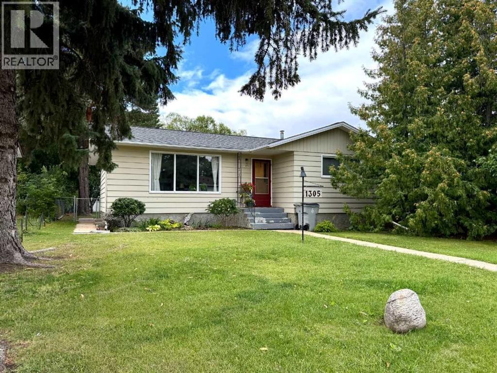 1305 5 Avenue, Wainwright