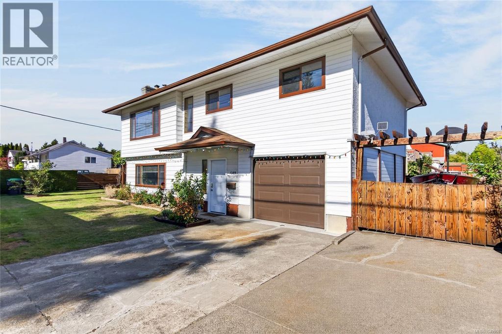 1083 26th St, Courtenay