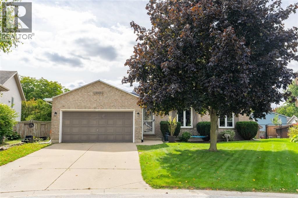 4069 Pine Crescent, Petrolia