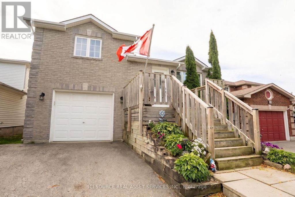 56 Hersey Crescent, Barrie (holly)