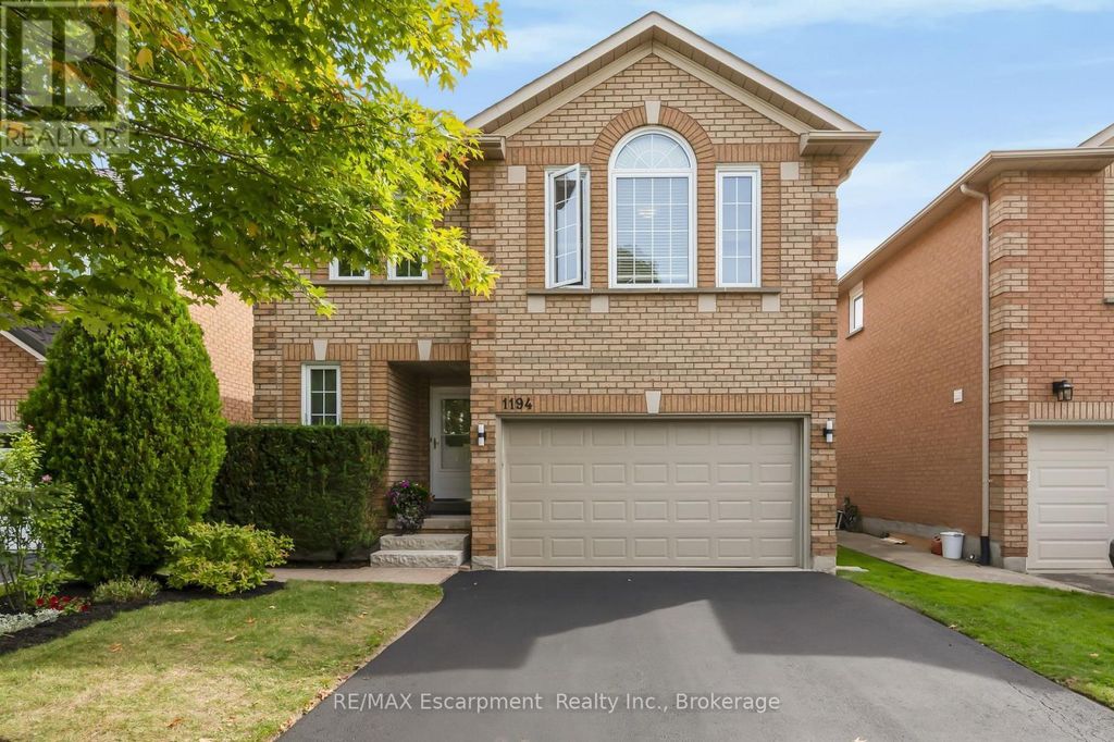 1194 Old Oak Drive, Oakville (wt West Oak Trails)