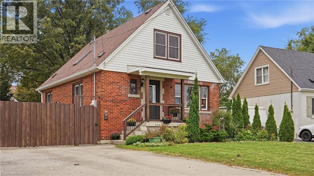 42 Delevan Crescent, Hamilton
