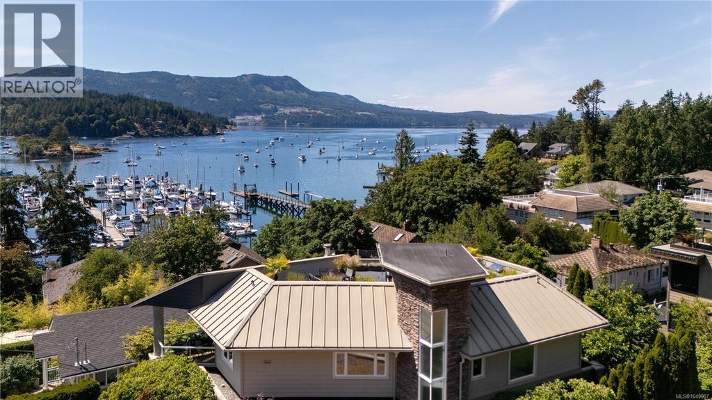 916 Grilse Lane, Central Saanich