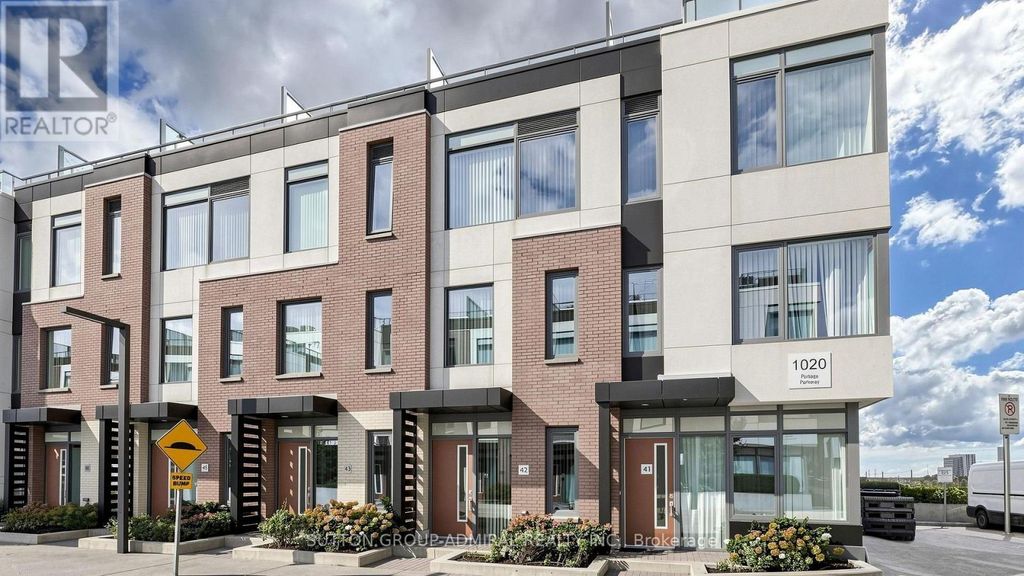 Th 42 - 1020 Portage Parkway, Vaughan (concord)