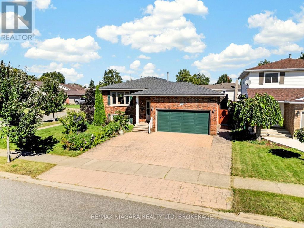 7905 Salisbury Place, Niagara Falls (west Wood)