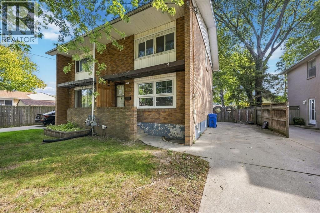 838 Vroom Avenue, Sarnia