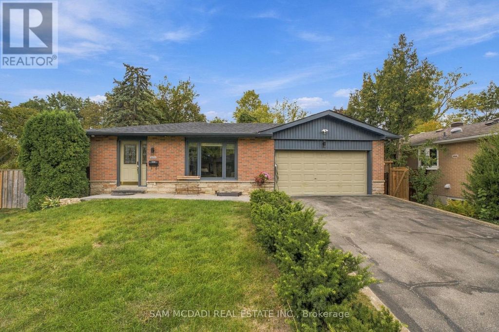 2009 Delaney Drive, Mississauga (clarkson)