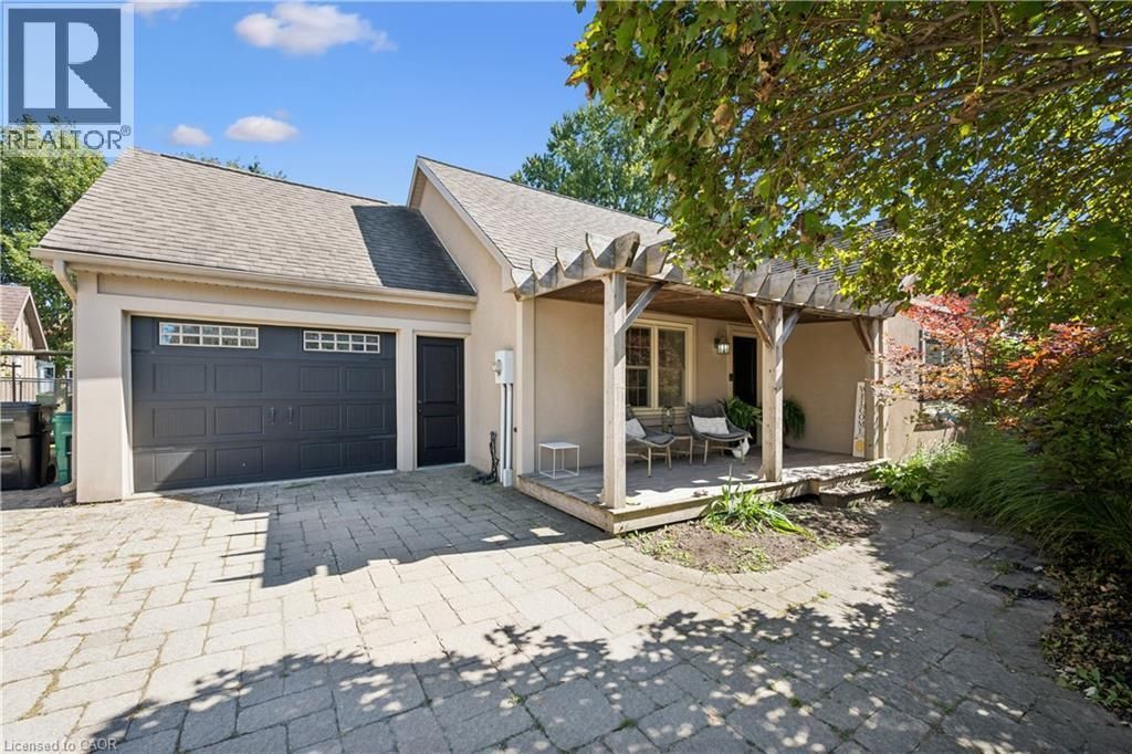 1039 Molesworth Street, Wellesley