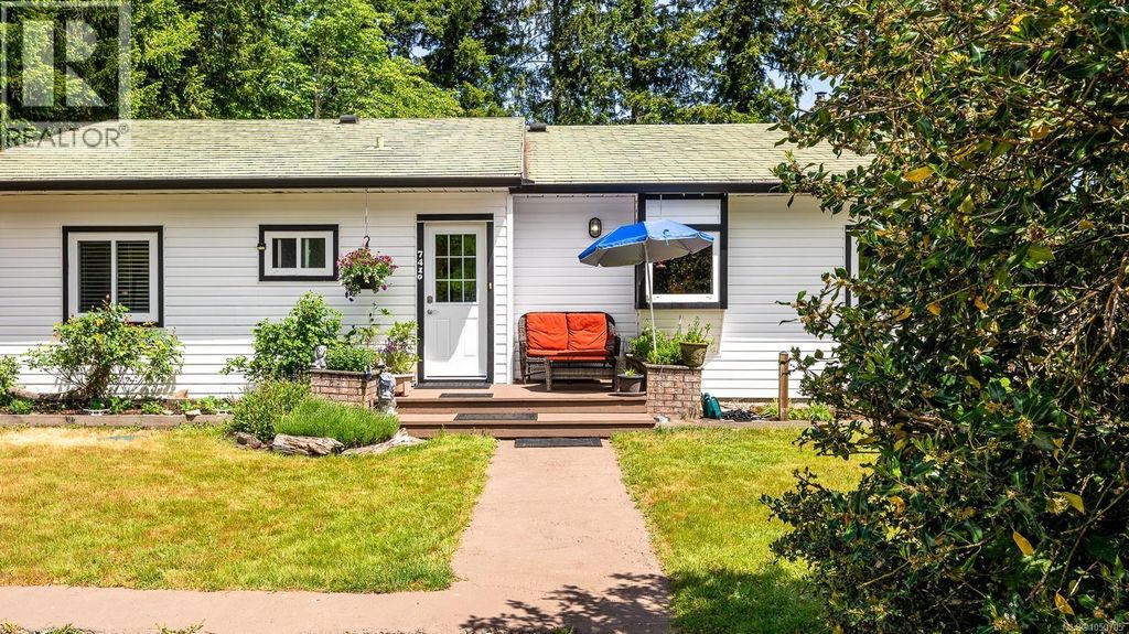 7410 Yake Rd, Fanny Bay