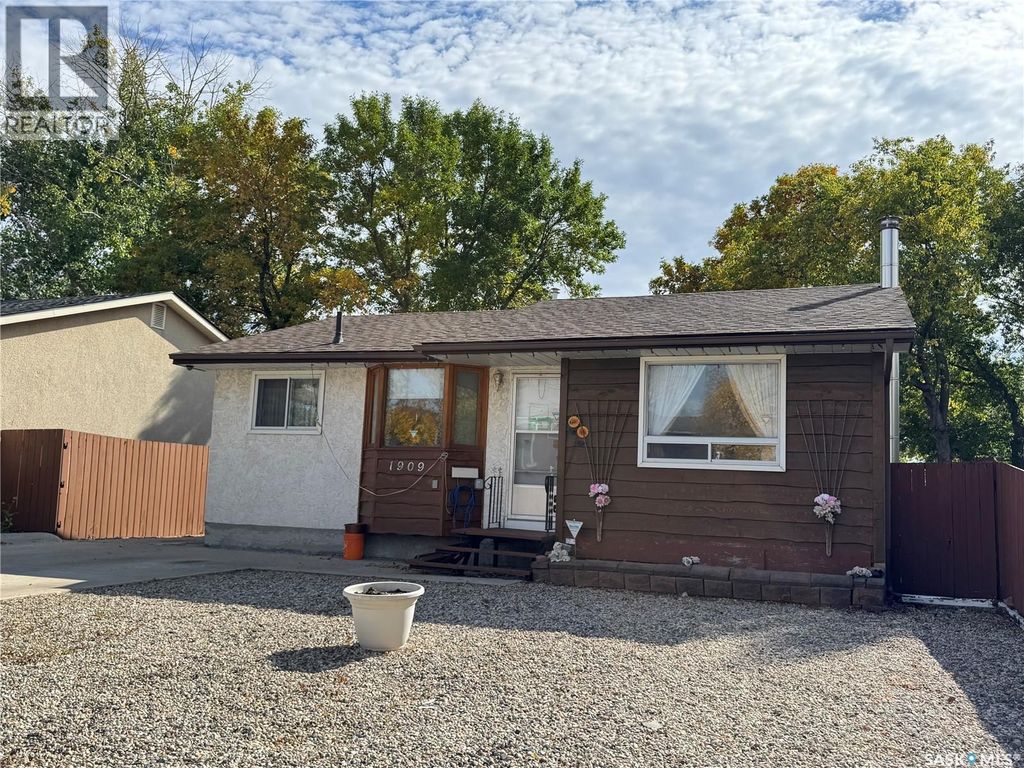 1909 7th Avenue E, Regina