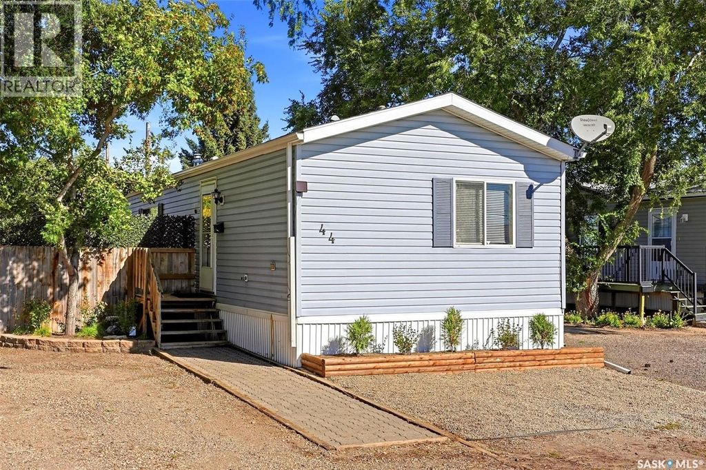 44 Walters Court, Pilot Butte
