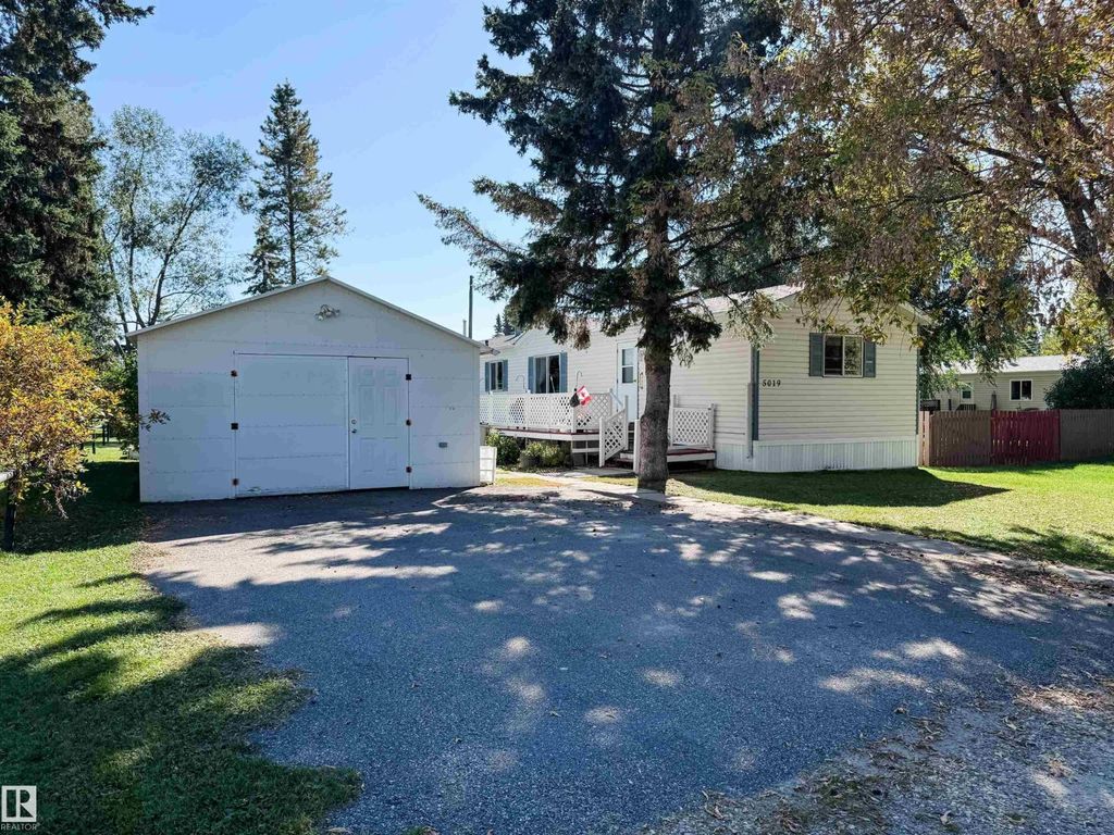 5019 52 Av, Breton
