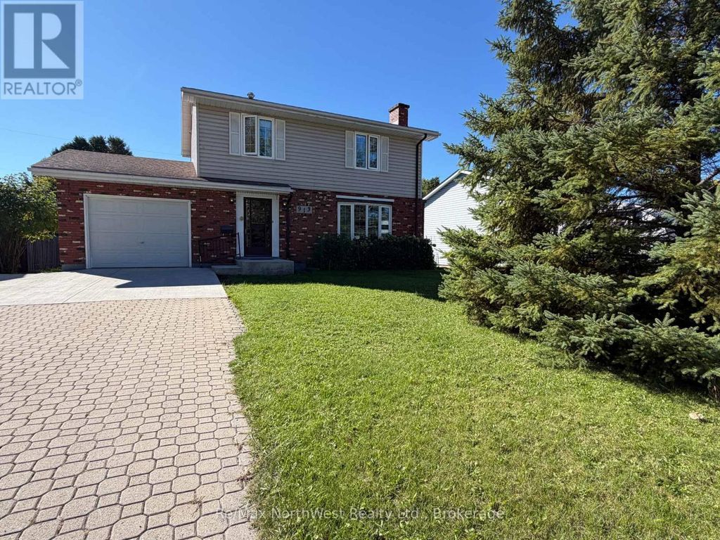 913 Banta Boulevard, Fort Frances