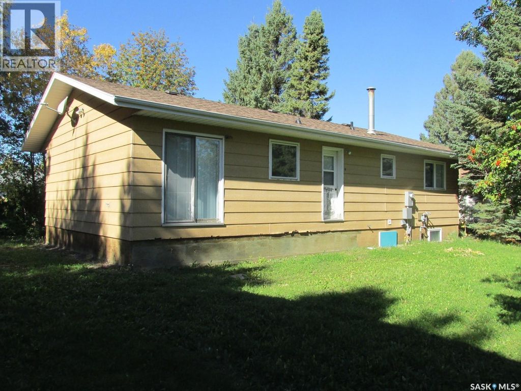 412 Guloien Avenue, White Fox