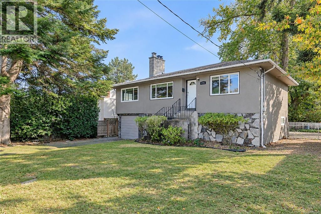 1711 Christmas Ave, Saanich