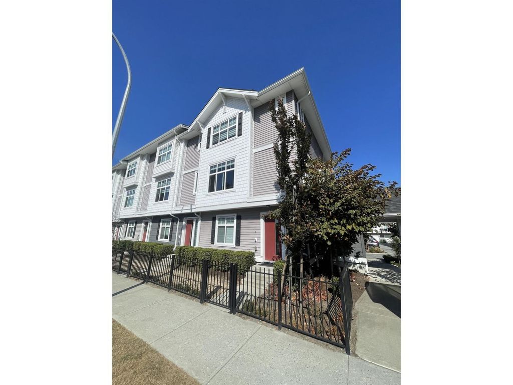 23 2033 Mckenzie Road, Abbotsford