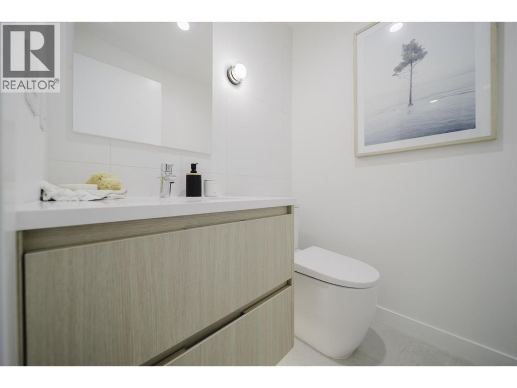 306 595 Kemsley Avenue, Coquitlam