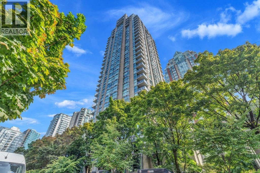307 928 W Richards Street, Vancouver