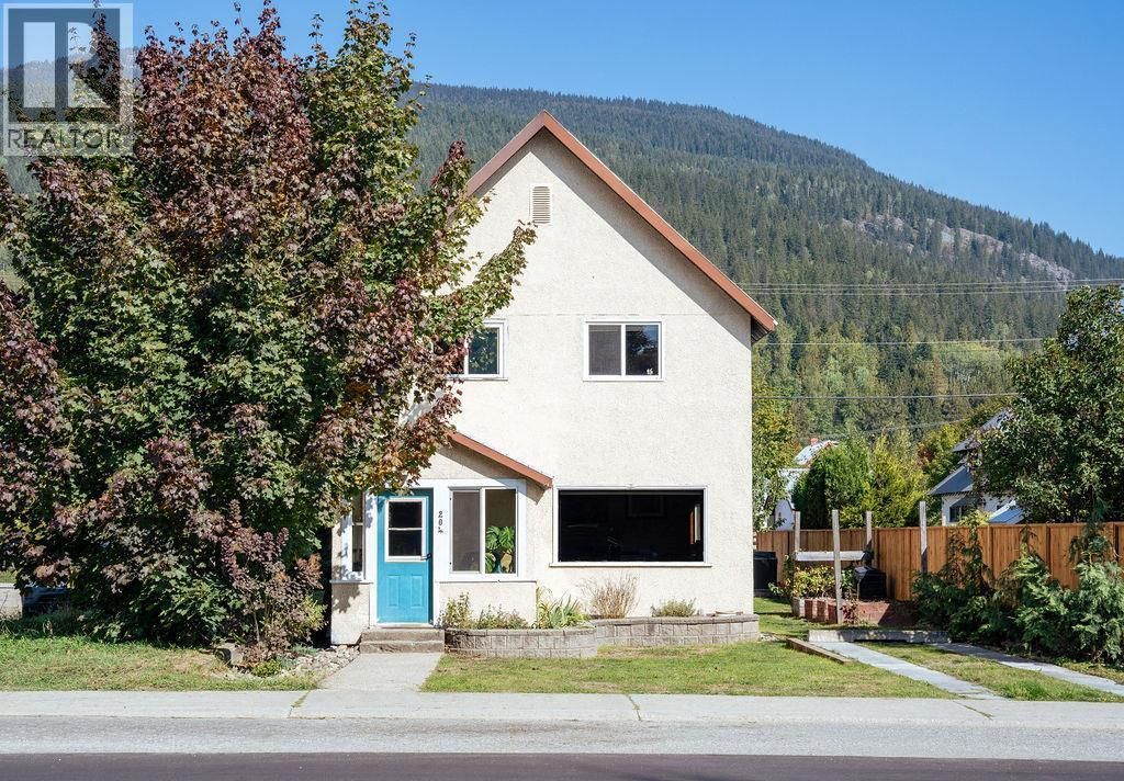 204 Third Street E, Revelstoke