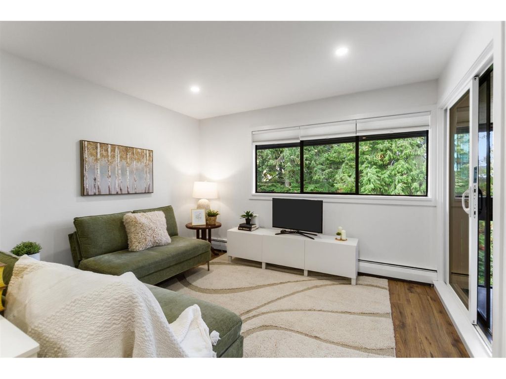 301 1561 Vidal Street, White Rock