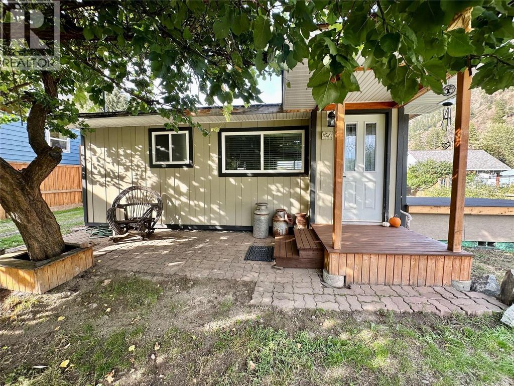2632 6th Street, Olalla
