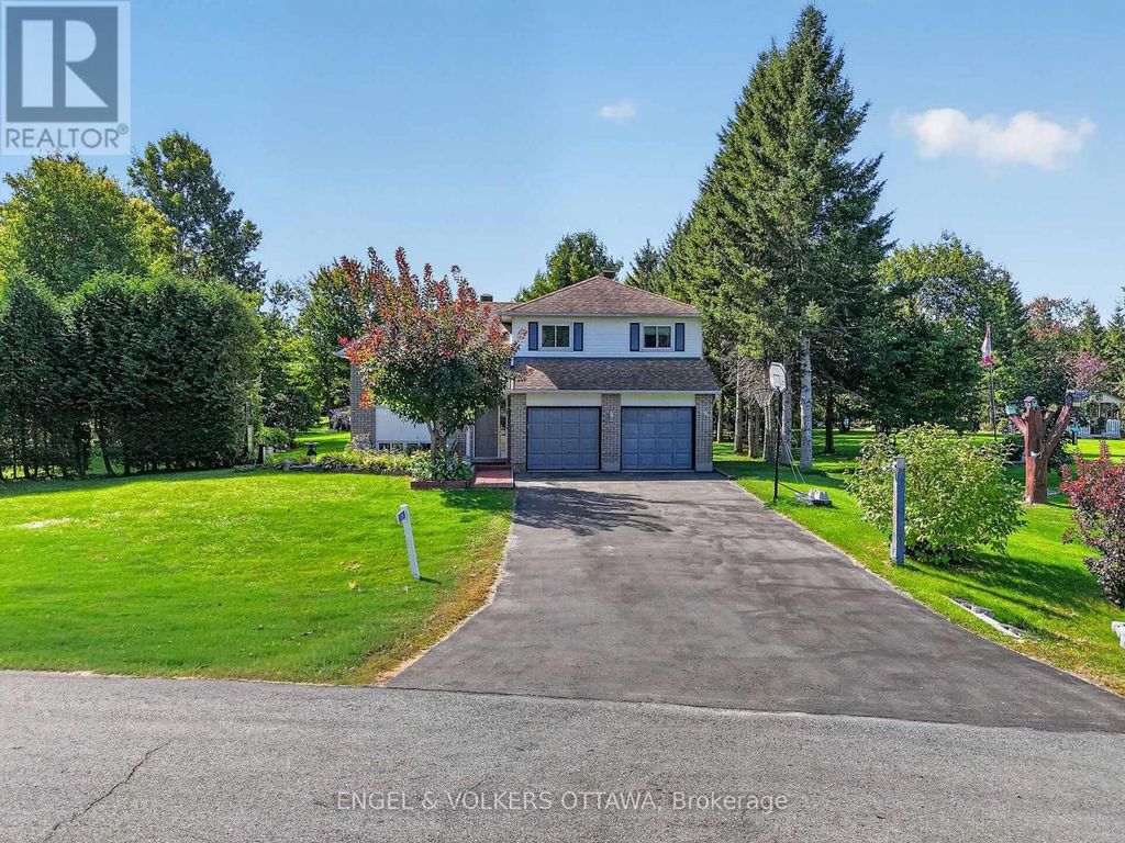 1124 Des Pommiers Street, Clarence-Rockland