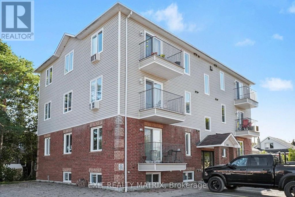 100a - 902 Notre Dame Street, Russell