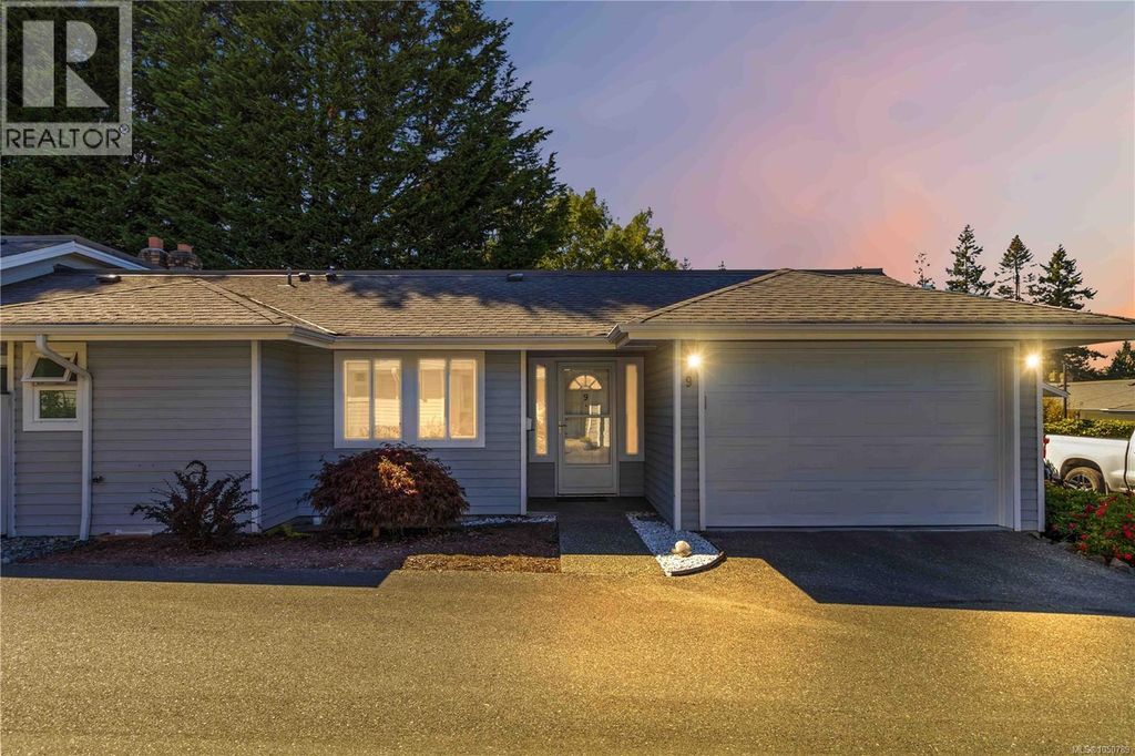 9 3966 Cedar Hill Cross Rd, Saanich