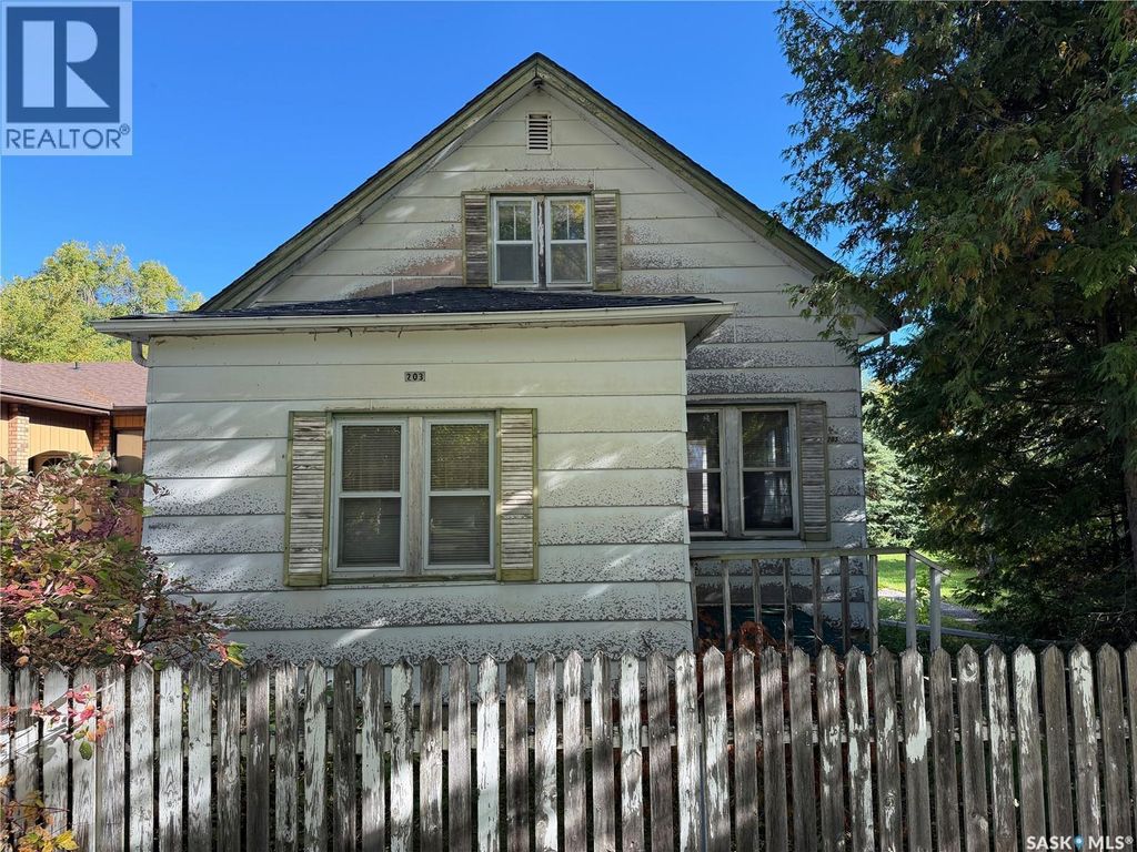 203 6th Avenue W, Canora