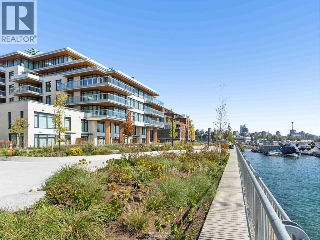 302 777 Harbour Way, North Vancouver