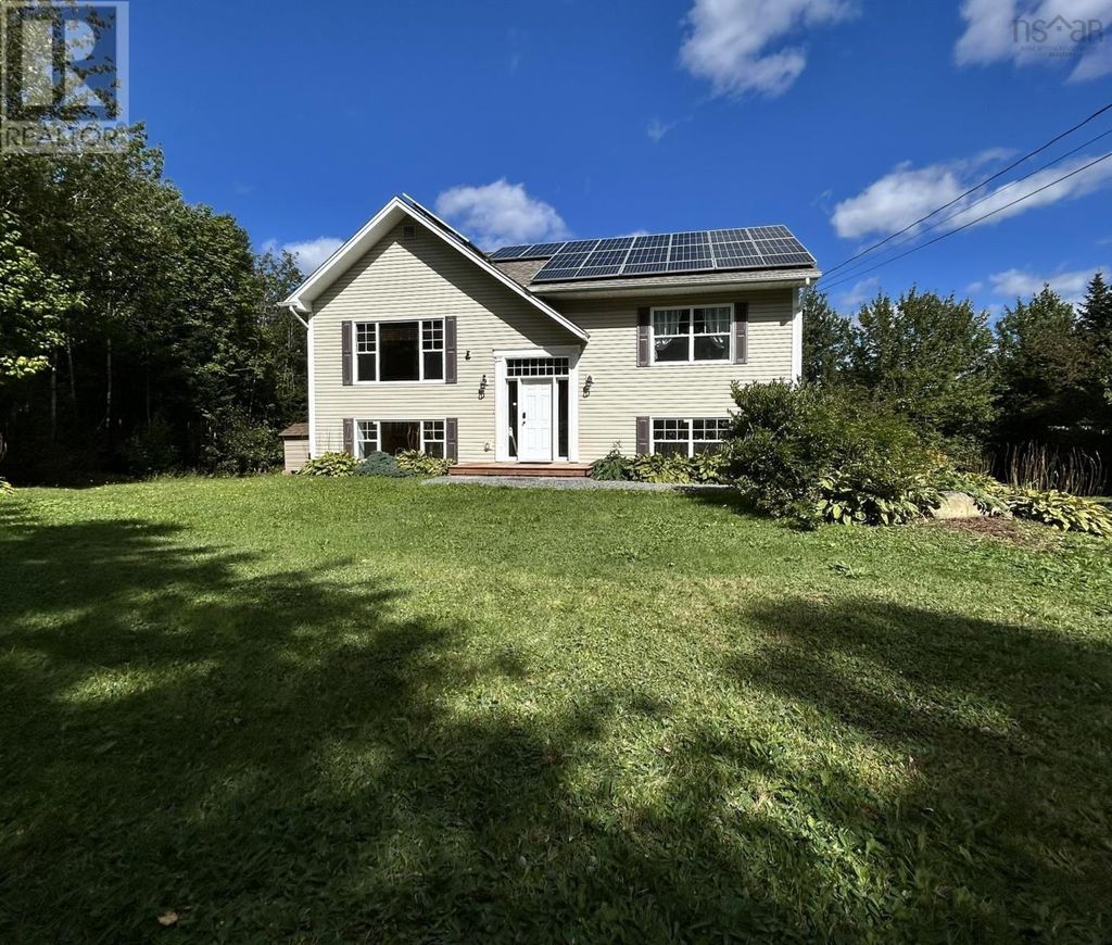 586 West Porters Lake Road, Porters Lake