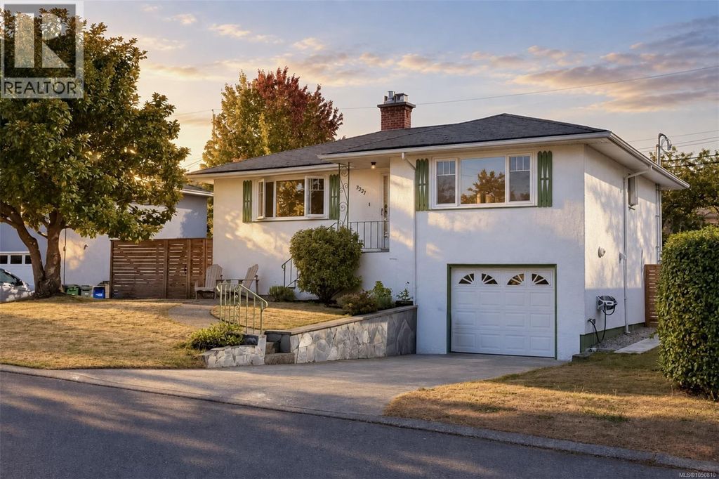 3221 Service St, Saanich