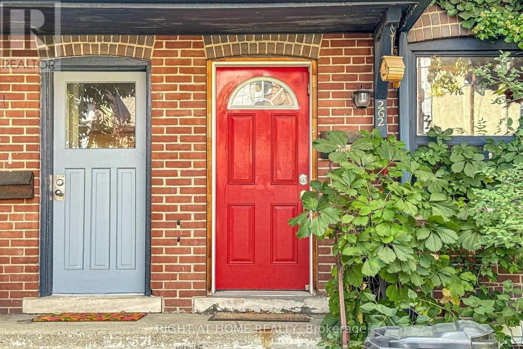 262 Lippincott Street, Toronto (university)