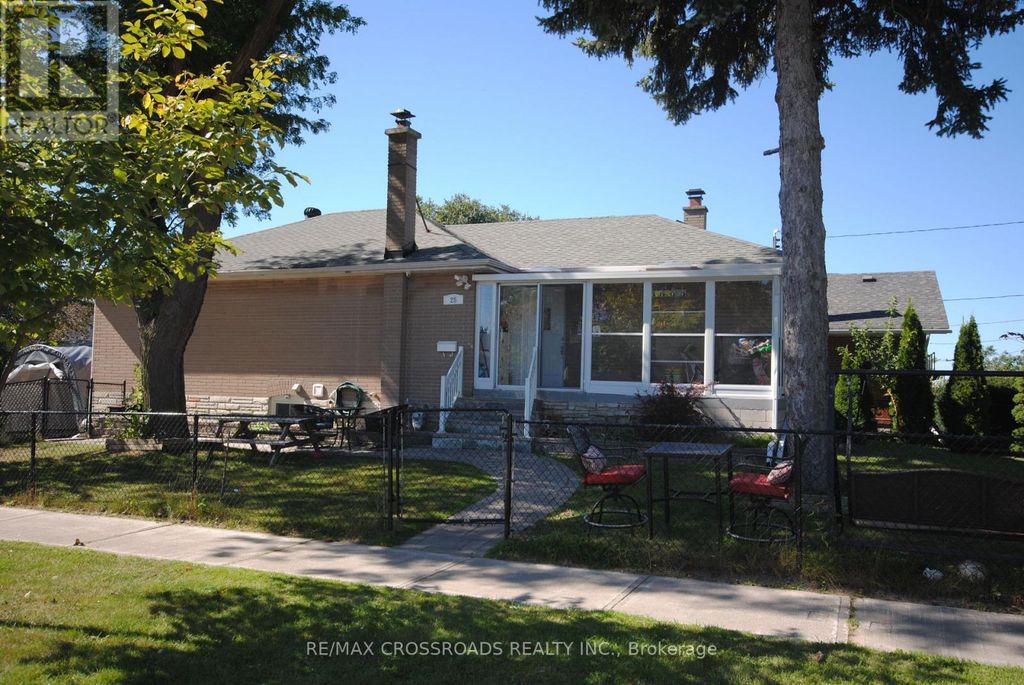 25 Arbutus Crescent, Toronto (dorset Park)