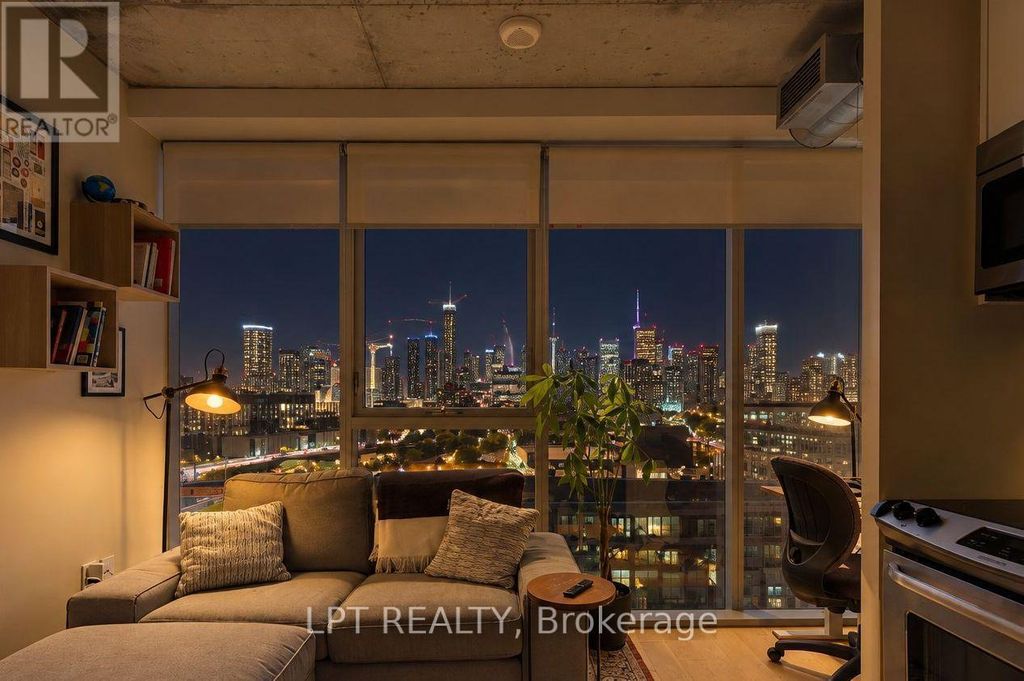1016 - 32 Trolley Crescent, Toronto (moss Park)